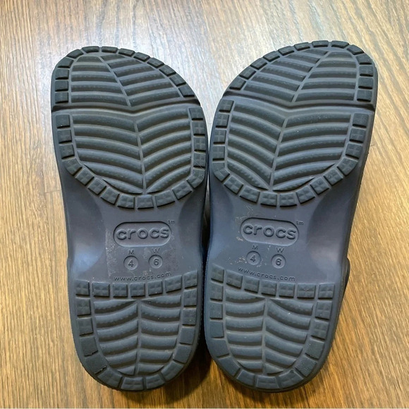 CROCS Classic Clog in Navy Blue Unisex M4 W6 - Picture 8 of 10